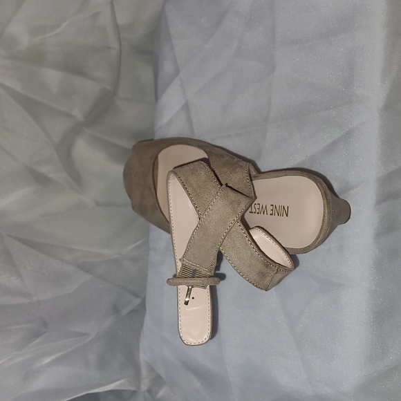 NINE WEST WEDGE STRAP AROUND THE ANKEL, GU - Picture 3 of 4